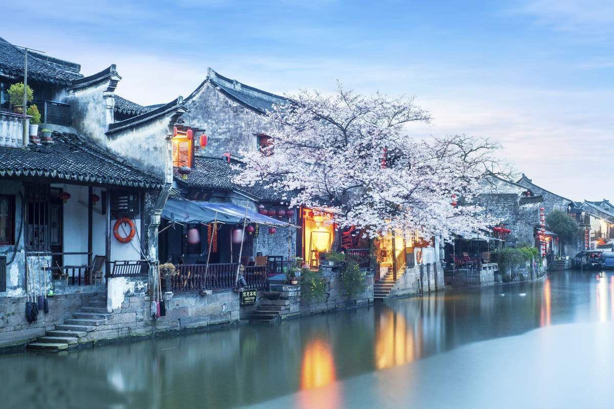 动漫人物吃东西