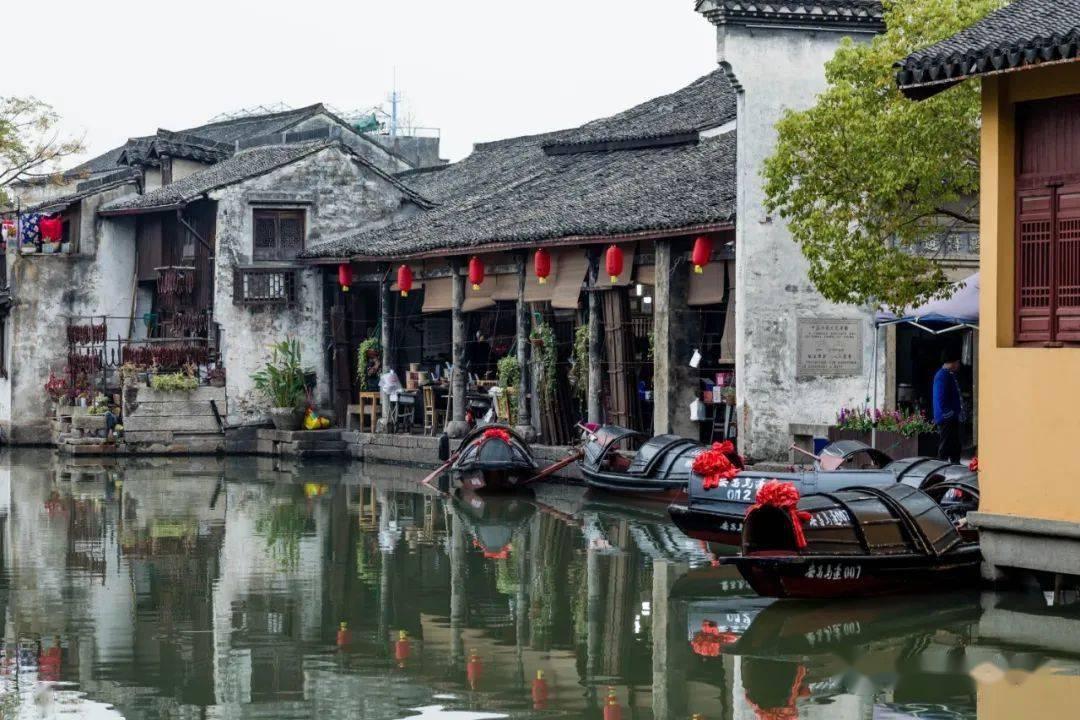 时尚芭比做美甲